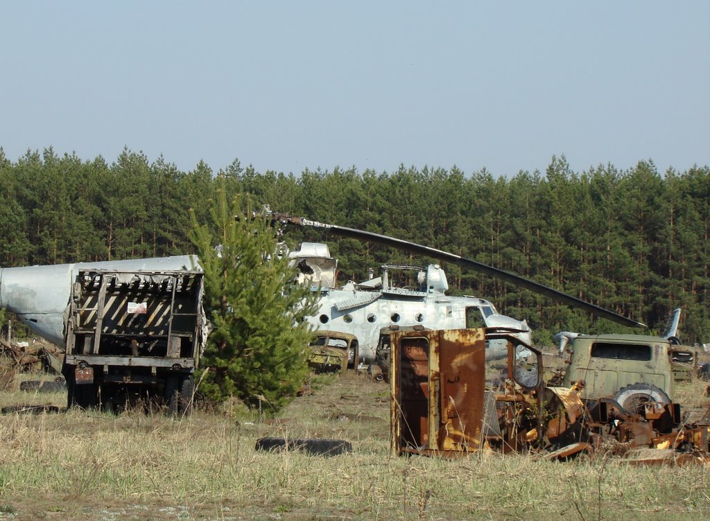 Кладбище техники в Россохе / Technics cemetery in Rossoha by Alex Taranenko