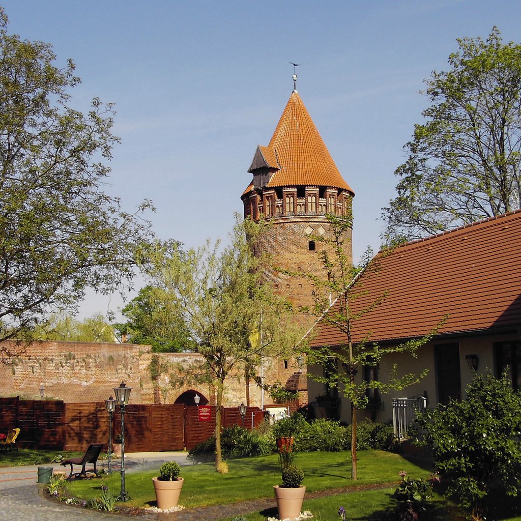 "Gefängnisturm" im Schlosspark Tangermünde by K. Fischer