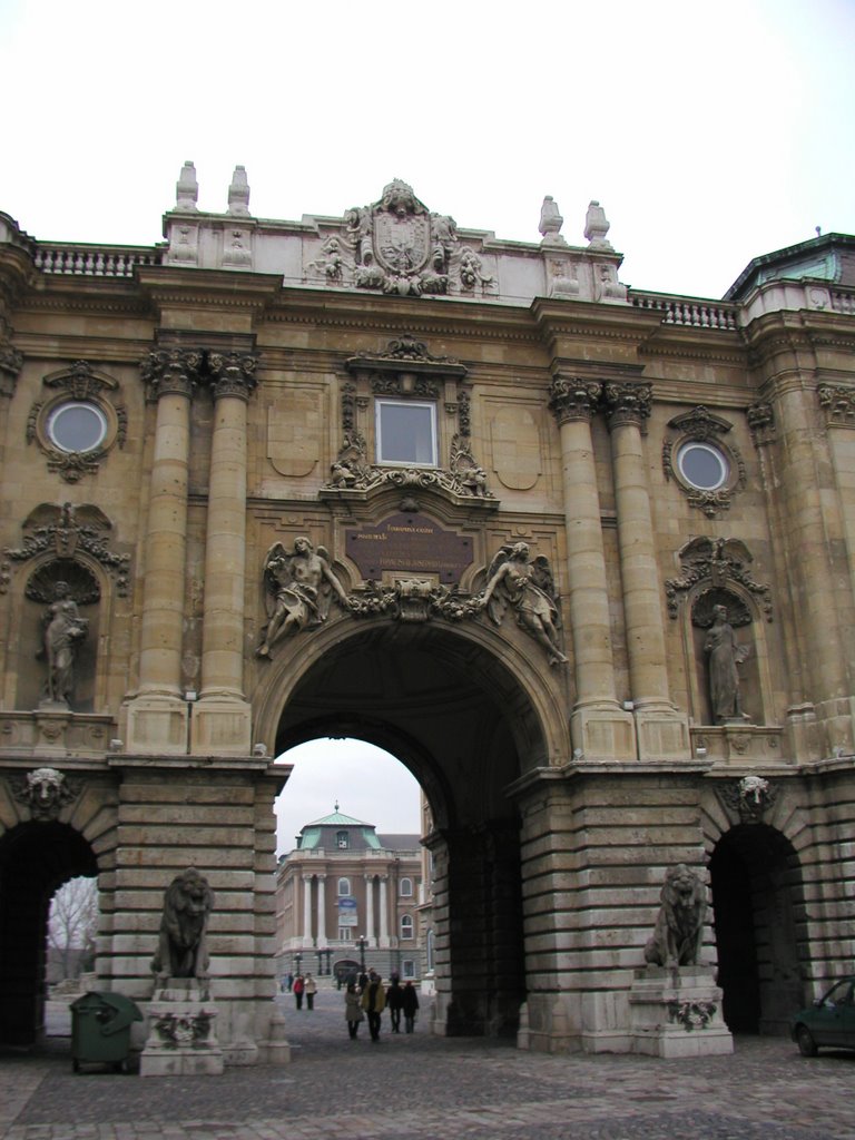 布达佩斯布达城堡门(Gate of Buda Castle) by hupr