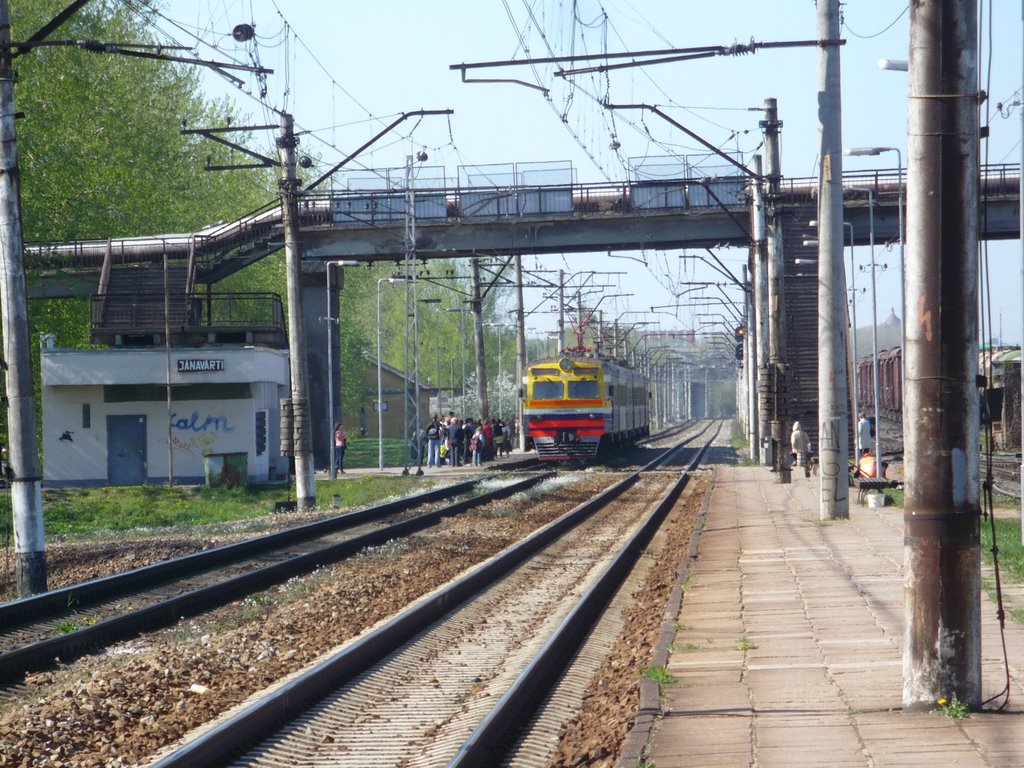 "Jāņavārti" train station. Train Rīga -> Ogre. April, 2009 by Ivars Indāns