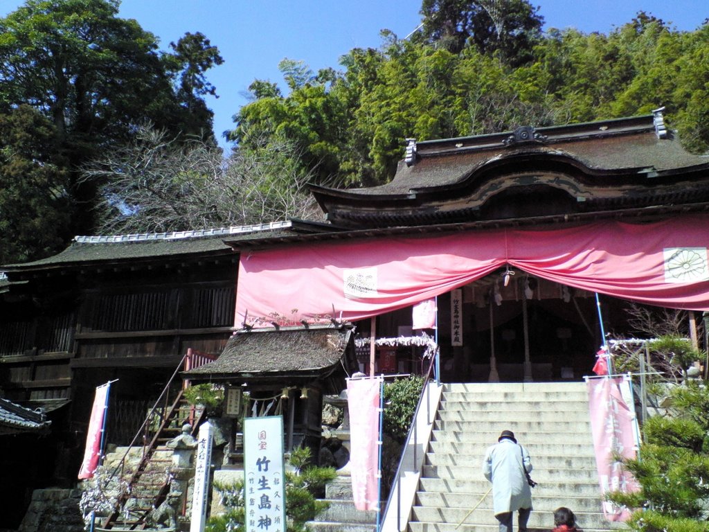 Chikubujima jinja - 竹生島神社 by pany777