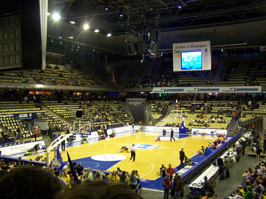 Max-Schmeling-Halle Spielstätte der Füchse Berlin (Handball-Bundesliga)(& bis 2008 von Alba Berlin in der BBL) by Fueloep