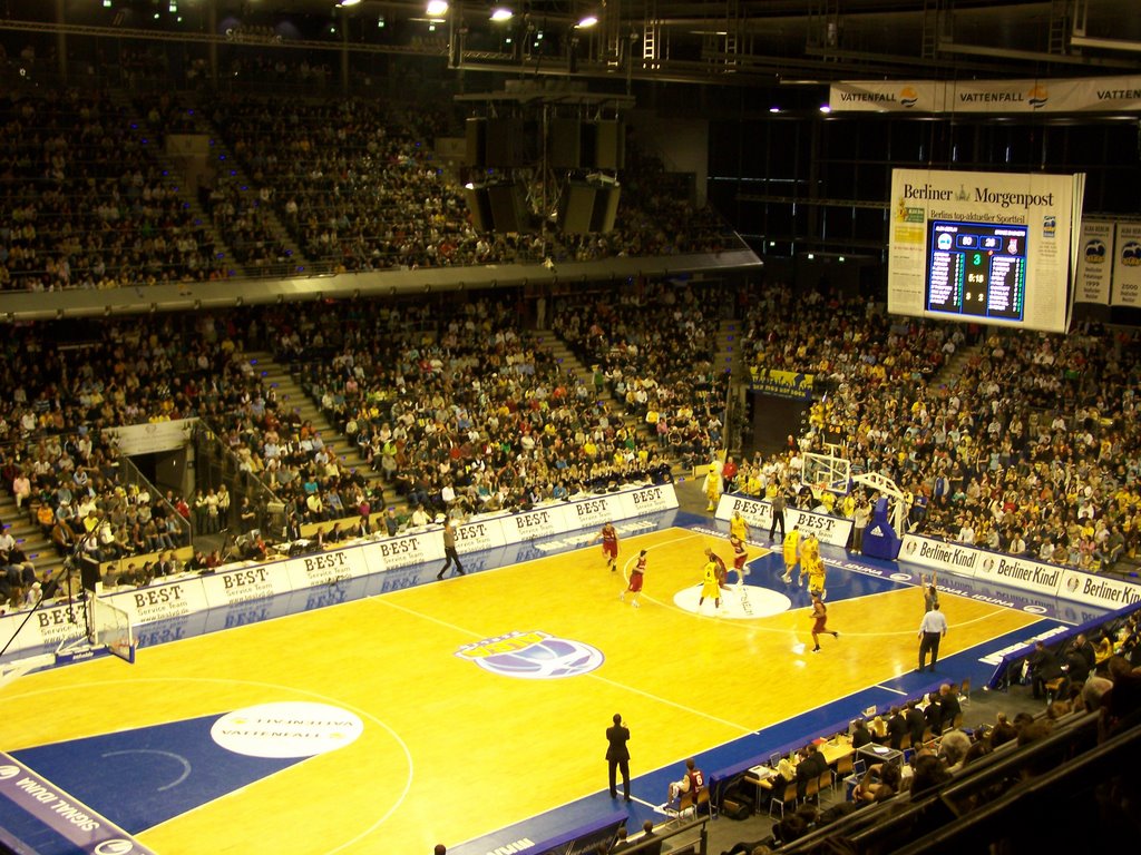 Max-Schmeling-Halle Spielstätte der Füchse Berlin (Handball-Bundesliga)(& bis 2008 von Alba Berlin in der BBL) by Fueloep