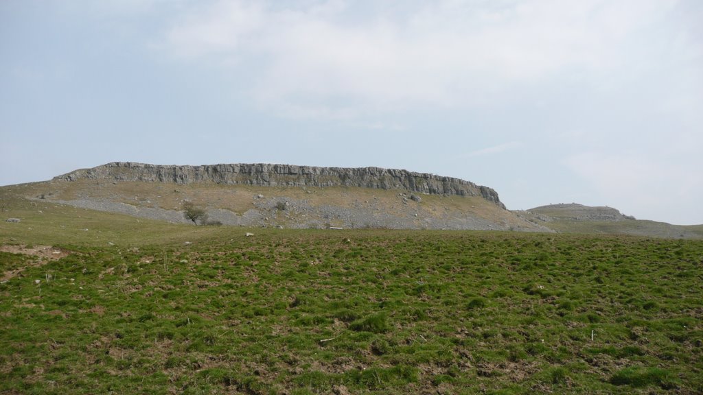 Thwaite & Thwaite Scars, near Clapham by James_L