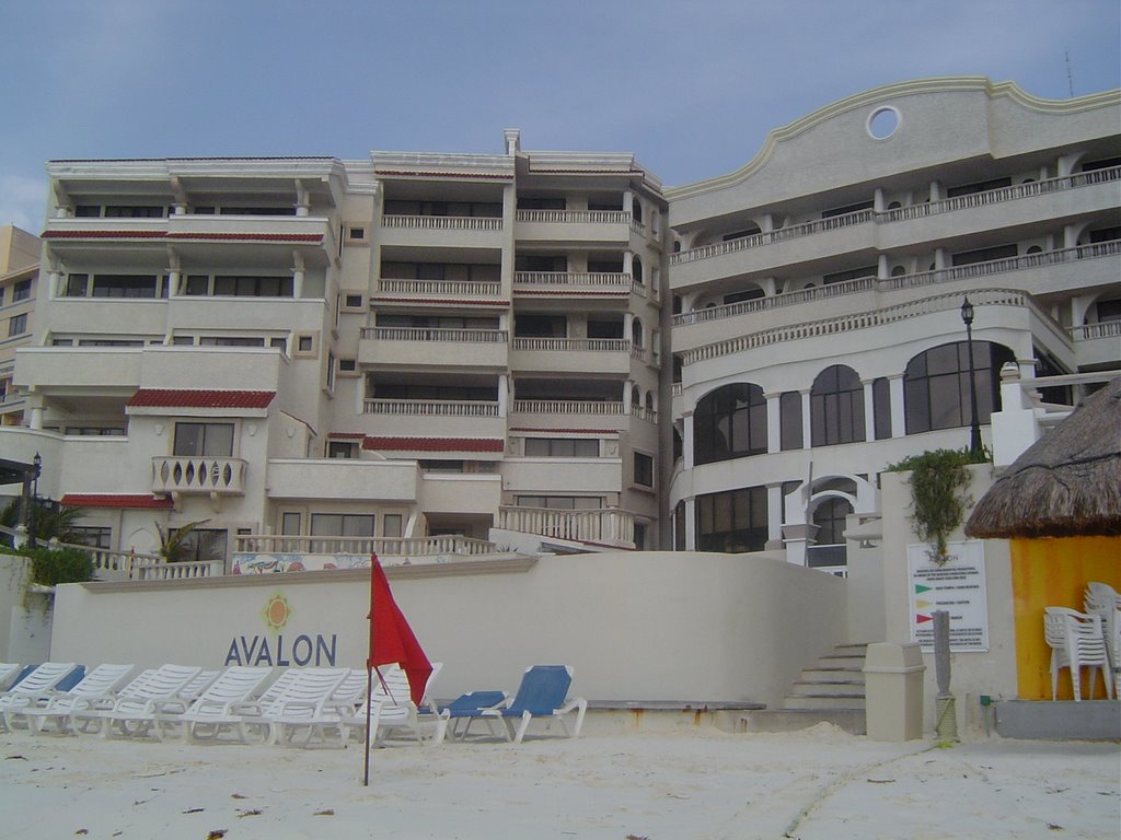 Avalon Cancun by Carlos Munguia