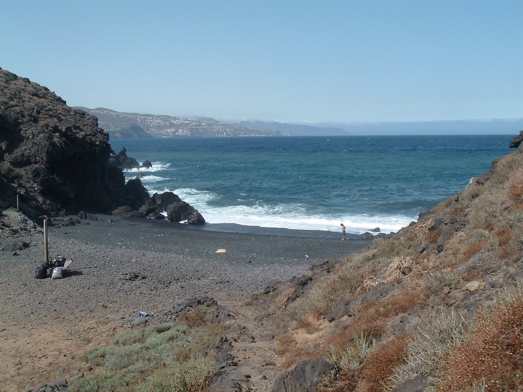 Playa de Samarines by David Causanilles