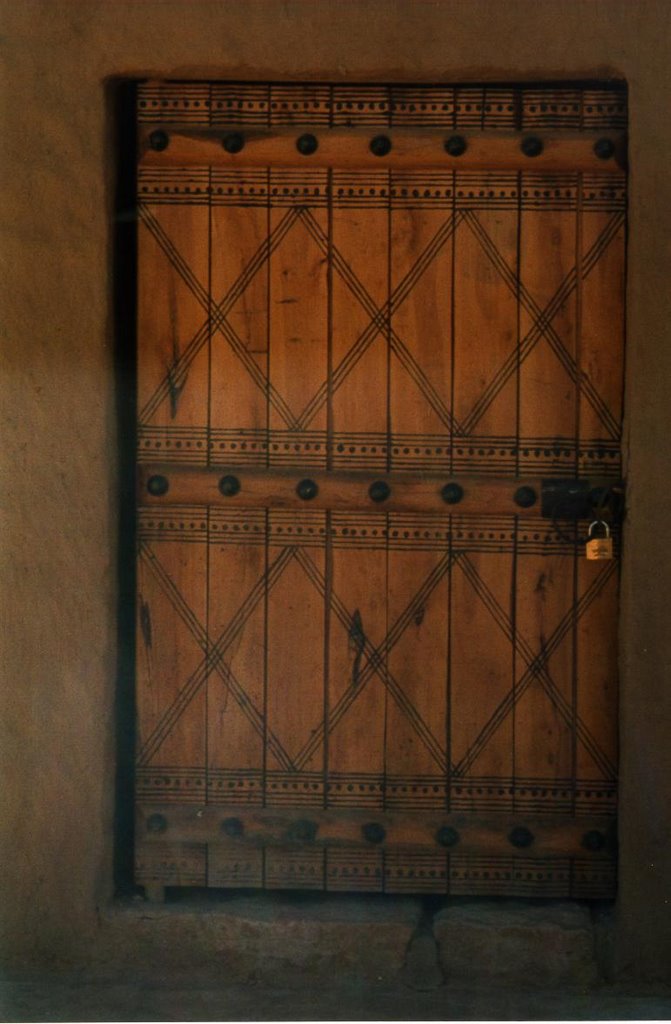 Old door in the old market by Waleed Altuwaijri