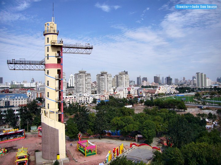 蹦极塔 Bungee Tower by Jude Sun