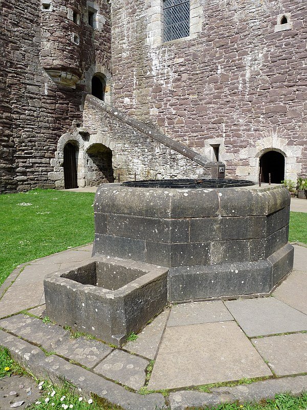 Doune Castle by likealightbulb