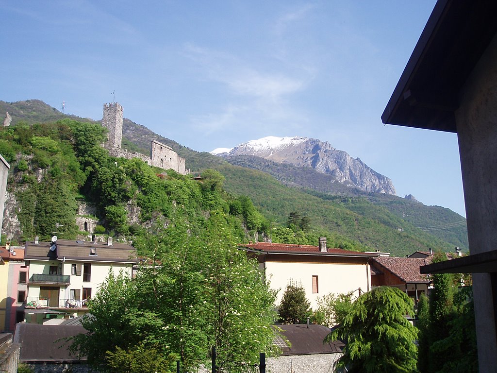 Breno: Castello e Monte Concarena da Via Pelabrocco by ducolipier