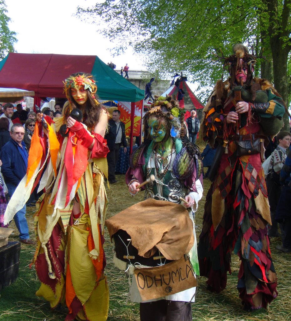 FETE A COUCY LE CHATEAU by Françoise BRAULT