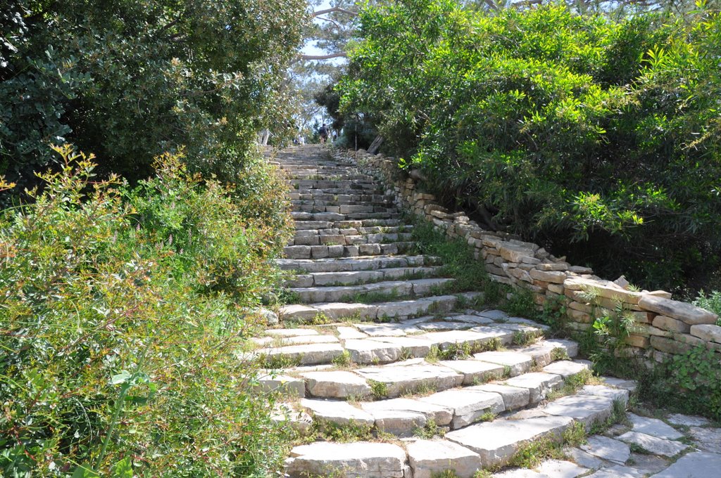 Stone trap to the nomad Museum Kemer (Turkey) by Ruud Morijn