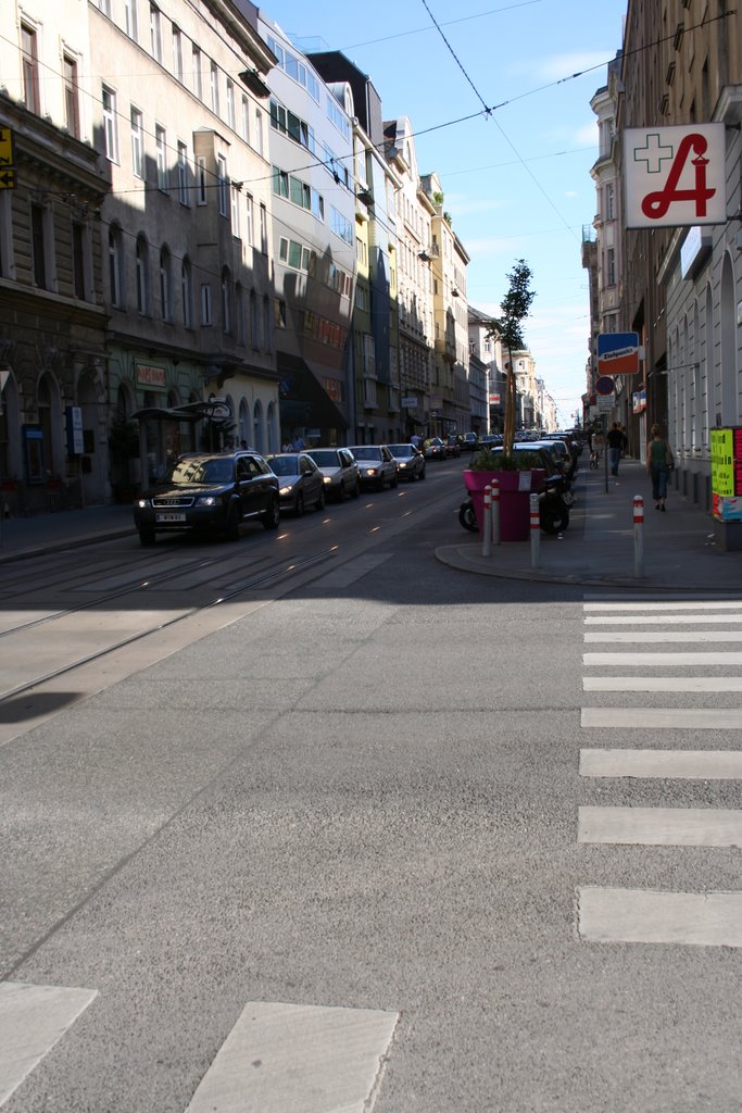 Kreuzung Kaierstraße 70a/Burggasse Richtung Mariahilfer Straße by audiamo