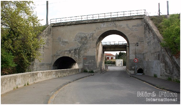 Avignon - Av. Ferdinand Bec by Jean MIRÉ MAISON