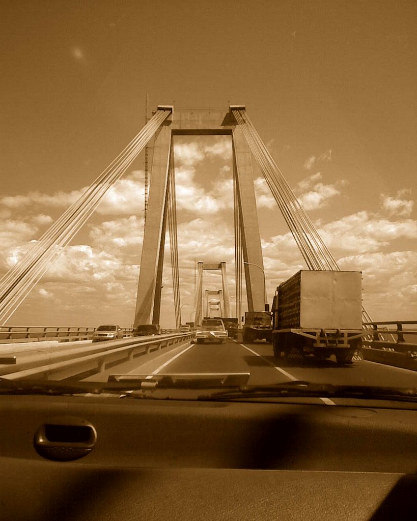 Vista en Auto del Puente de Maracaibo by Freddy Contreras