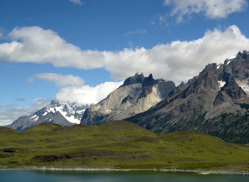 P.N. Torres del Paine, XII Región, Chile. by André Bonacin