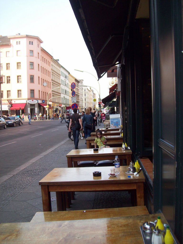 Warten auf Gäste, Adalbertstraße by Panzerknacker