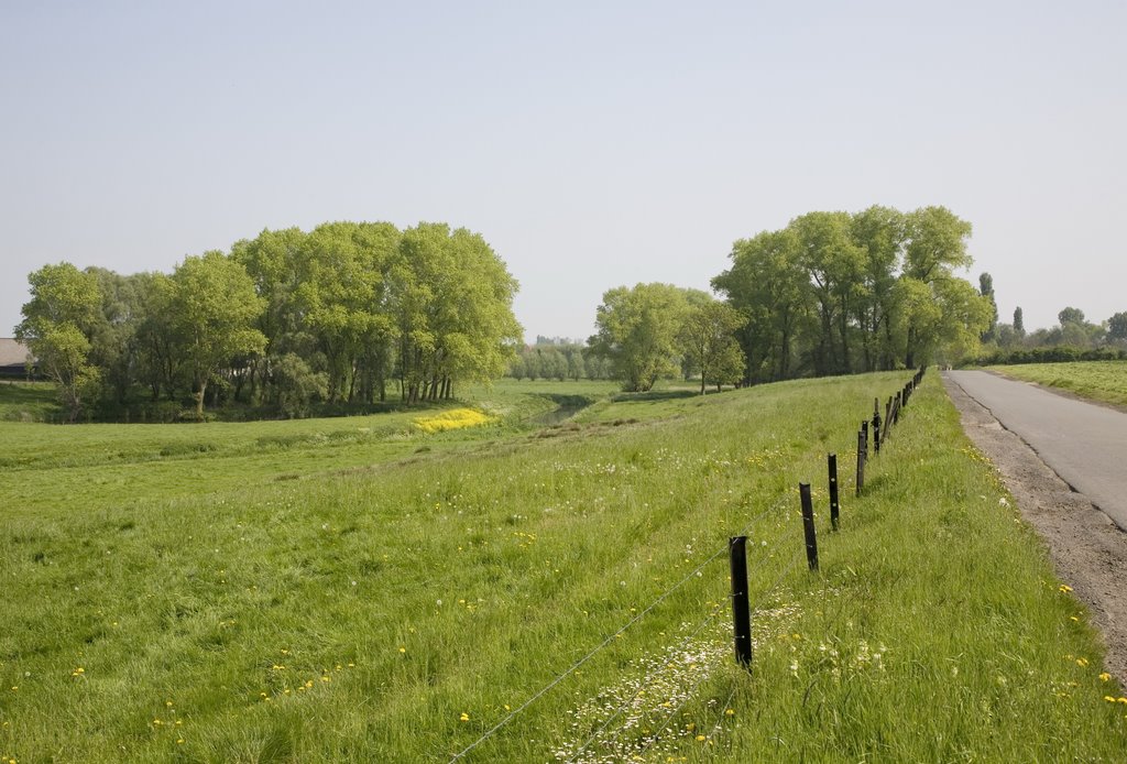 Mandeldal langs de Dentergemstraat te Oostrozebeke, BE by desmet.geert