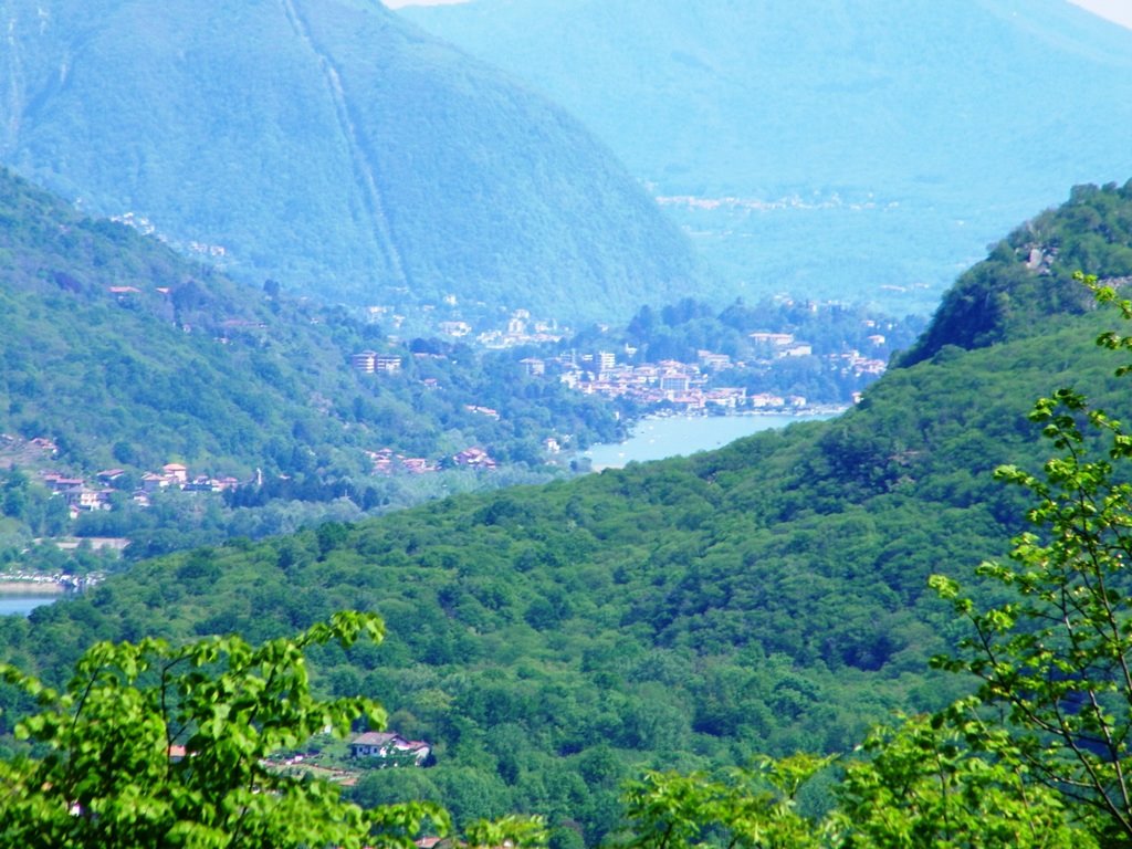 Verbania vista dalla strada per santuario del Boden - 01/05/2009 - by bennygreco