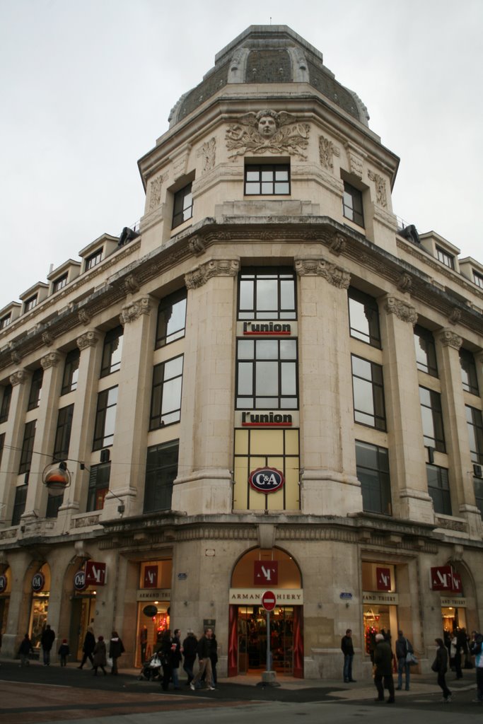 L'Union, Reims, Marne, Champagne-Ardenne, France by Hans Sterkendries