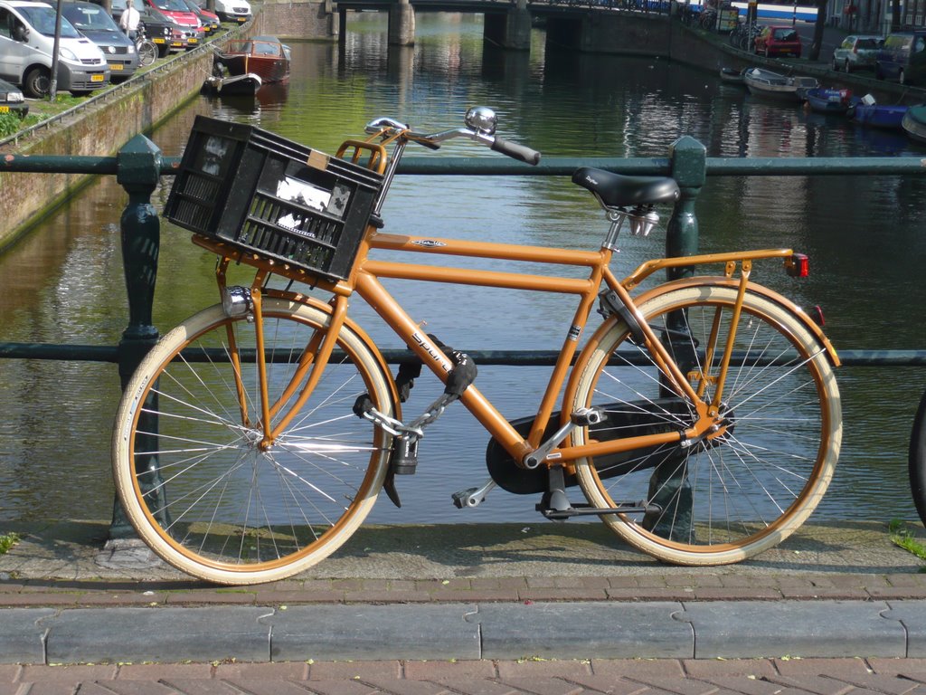 Bike on Keizersgracht by red mist 85