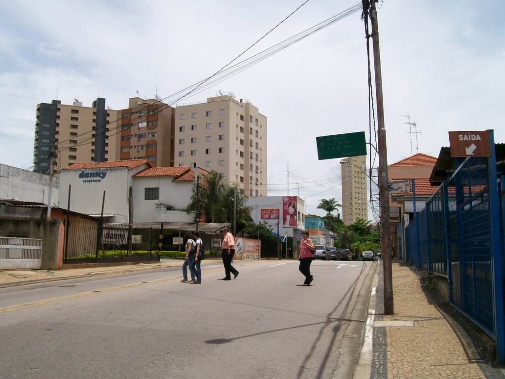 Rua Rio Branco antes de chegar à R. Fernando Camargo by Cleuza Daros