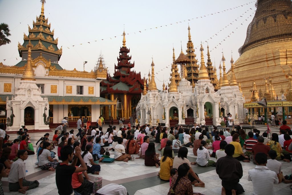 Schwedagon Pagoda, Yahgon by kailash6789