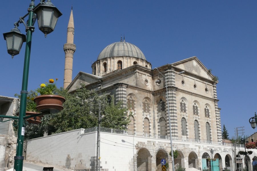 Kurtuluş Camii ( Aziz Gregeor Ermeni Kilisesi) by tahsin konur