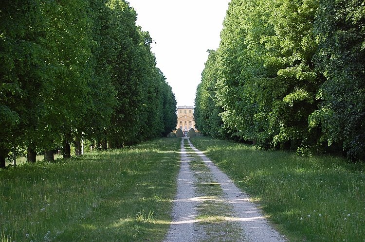 Fertődi-kastély a távolból by Várkonyi Gábor [Photographer]