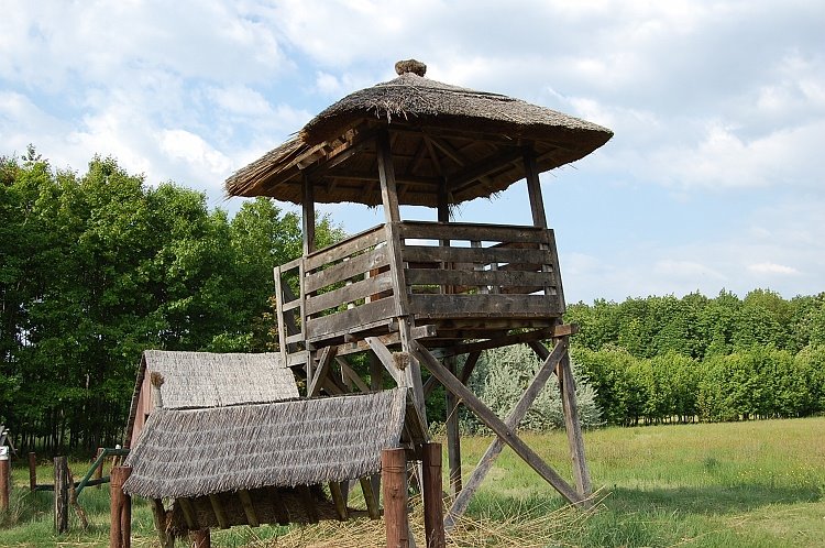 Kastély parkjában lévő régi kilátó by Gabor M