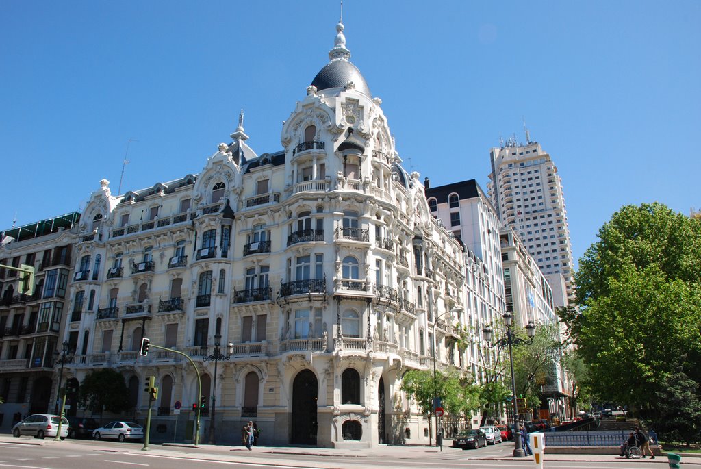 Casa Gallardo, Plaza de España by Ser Viajero