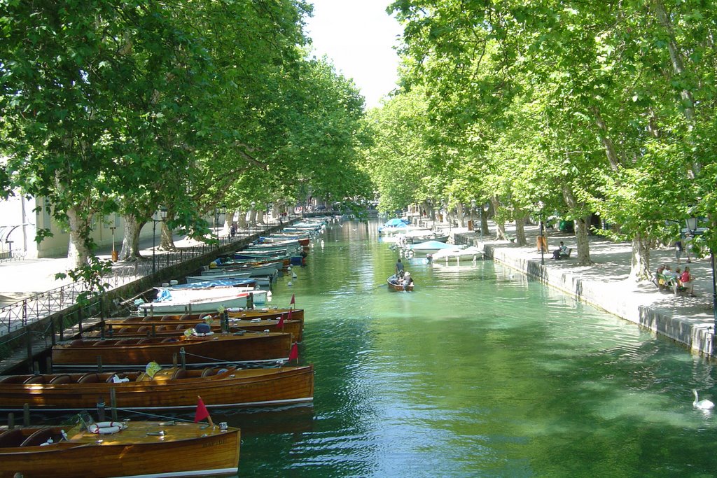 Annecy by Sébastien Berteaux