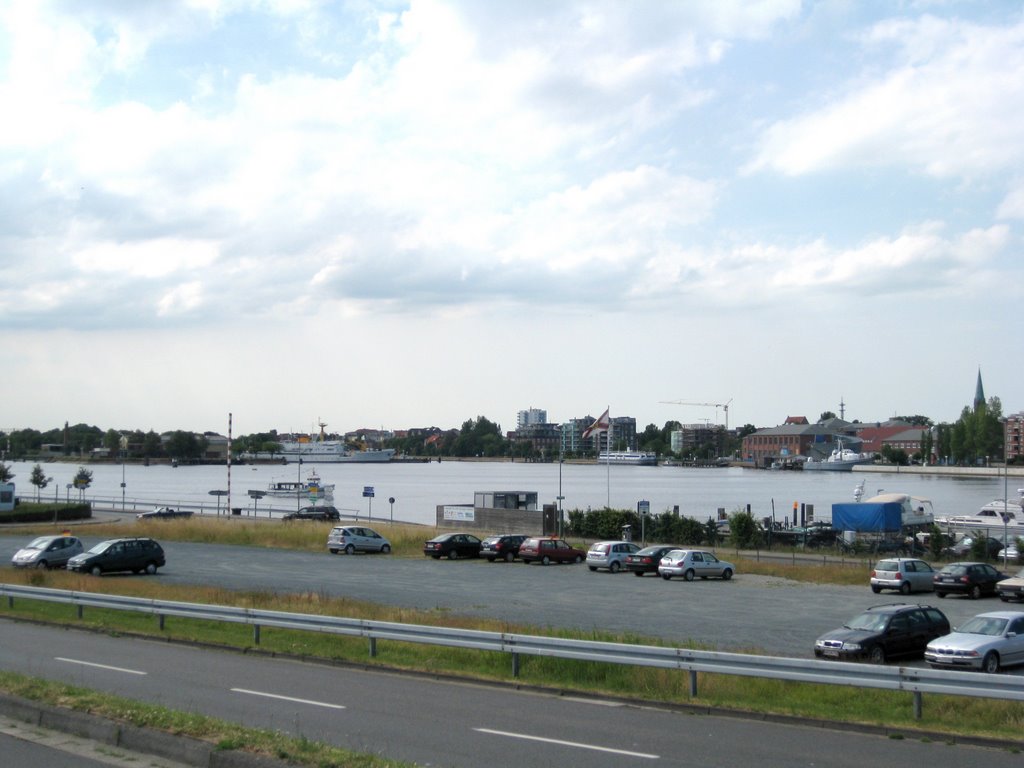 Wilhelmshaven - Blick auf den Großen Hafen in Richtung Bontekai by Robert-68