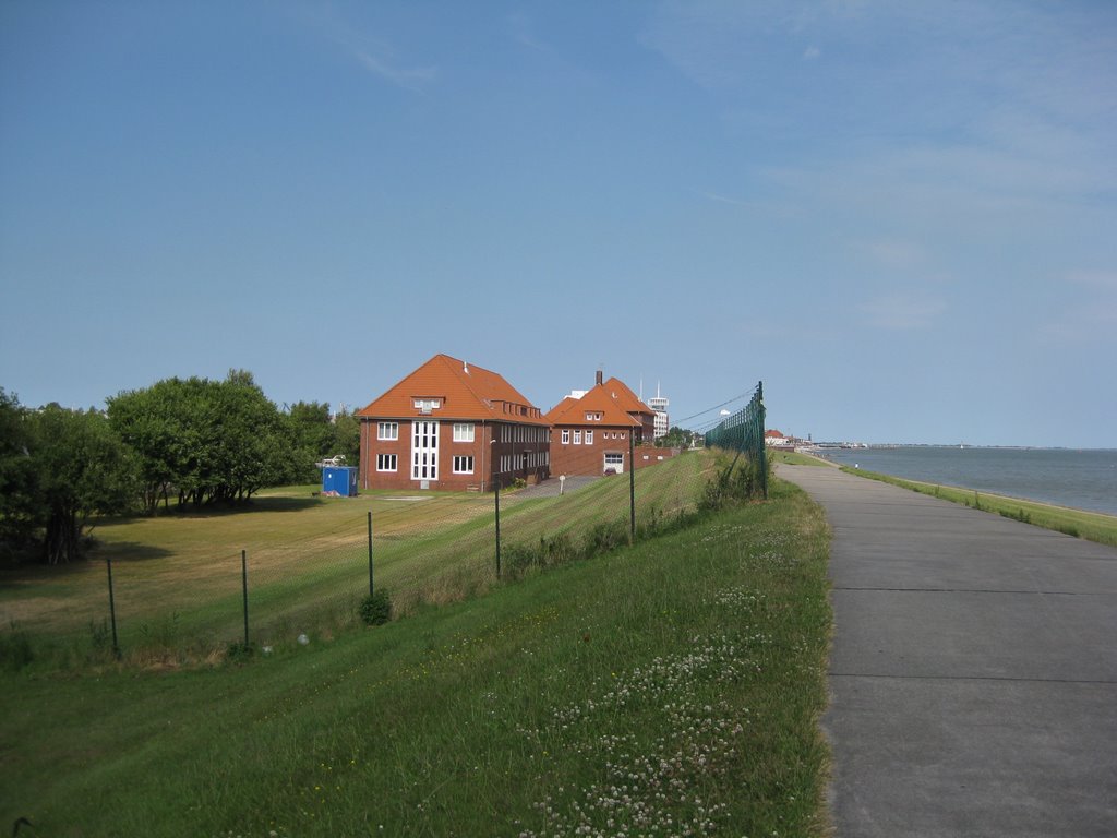 Wilhelmshaven - Gebäude des Senckenberg-Institut am Fliegerdeich; im Vordergrund: Abteilung für Meeresforschung, dahinter Mehrzweckbau; (ehem. Kasernengebäude) by Robert-68