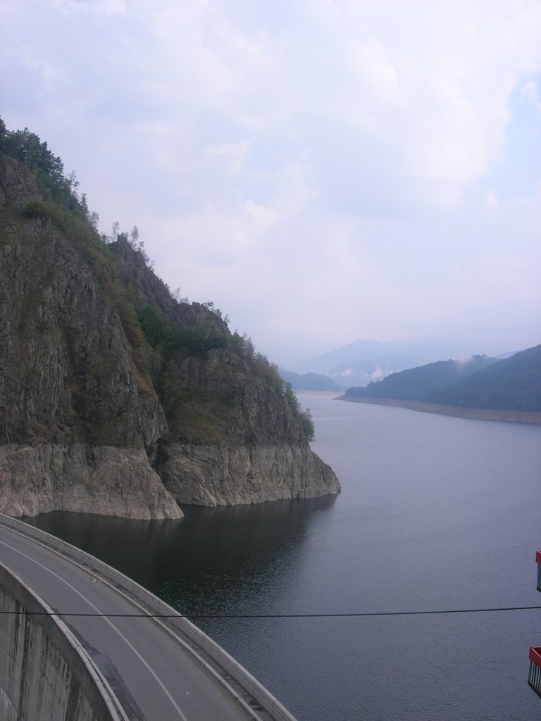 Vidraru Lake and Dam,Romania by maytrey