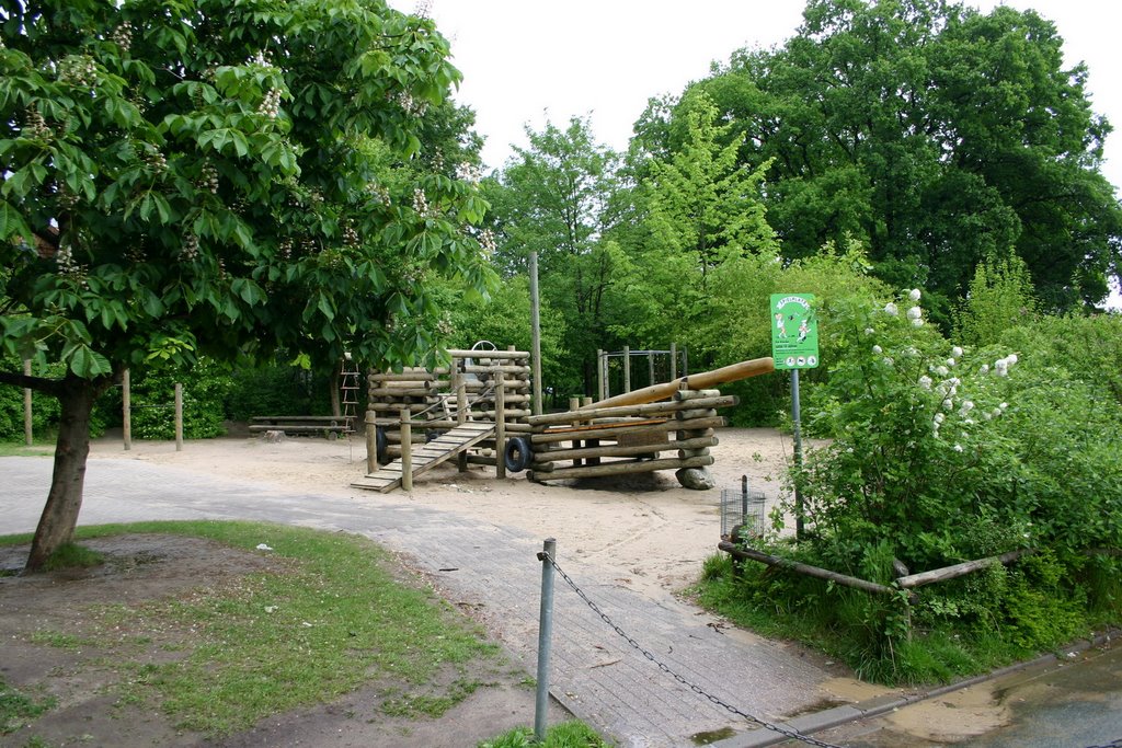 Schulhof der Gaster Grundschule www.vonmoeller.de by Alexander v. Moeller