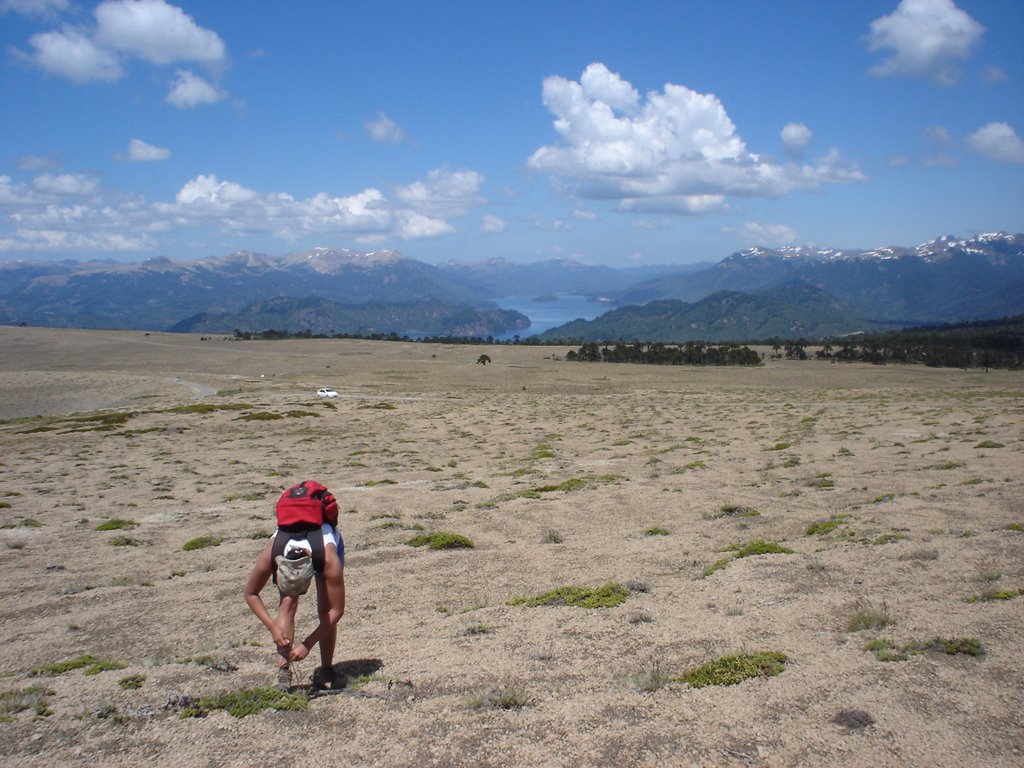 Ceci camino al Batea Mahuida - Villa Pehuenia by lacumbre_190