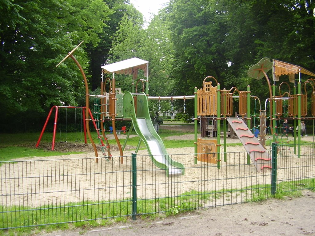 Ein Kinderspielplatz im Treptower Park by Walid Lotfy 73