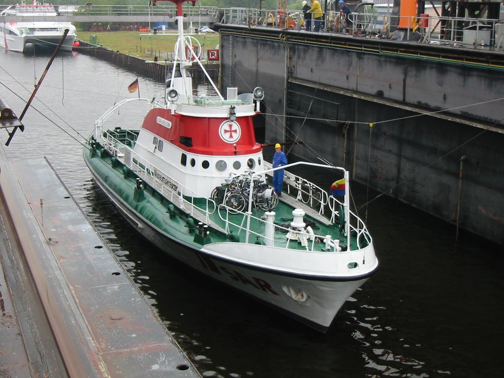 Georg Breusing in der Werft in Emden by kriegsreporter