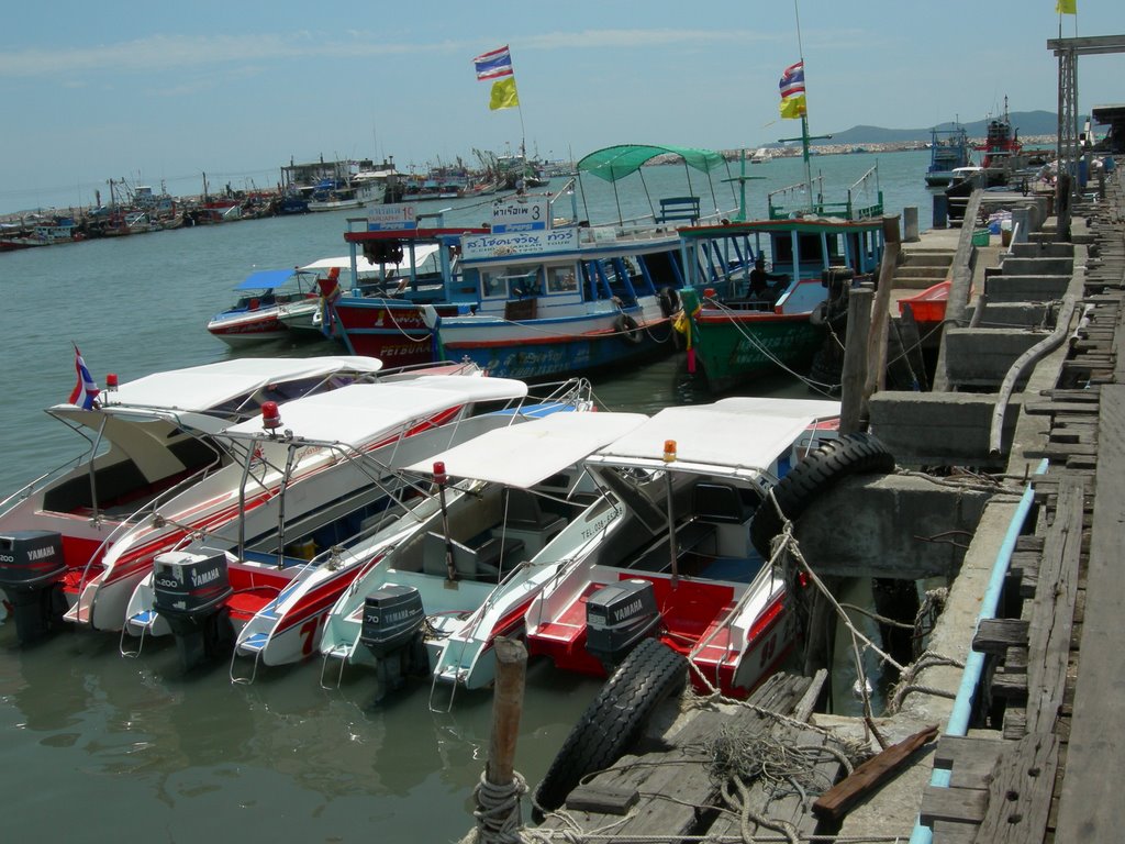 Ferry to Koh Samet by ThomasD