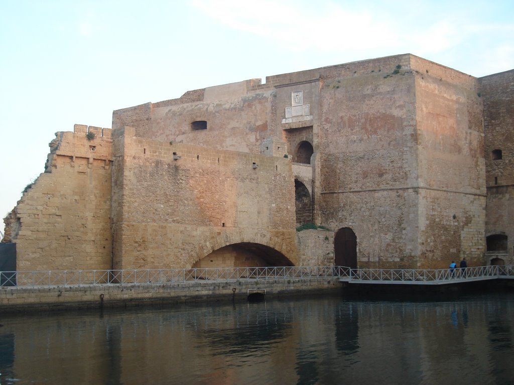 Castello Angioino (interno) by Brundisium