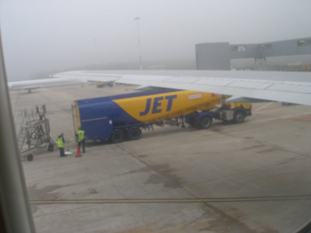 A plane refuelling before take off at Robin Hood Doncaster Sheffield airport by ryan1810