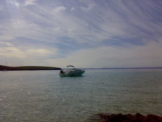 Bote en bahia balandra by Jorge BaHe