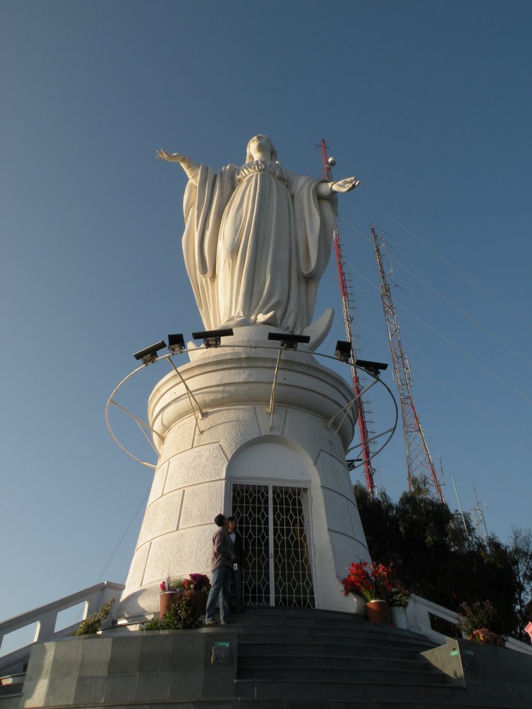 Virgem no Cerro San Cristobal (05/2009) by Flavio Galvão