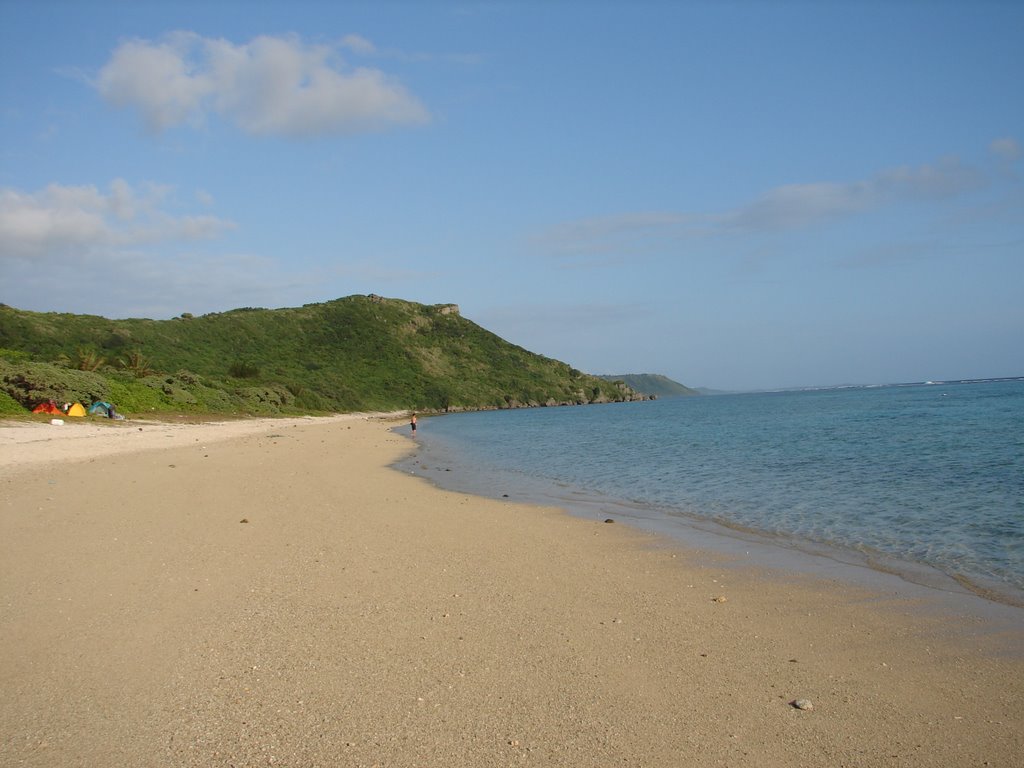 Aragusuku beach by Takayuki Izumi