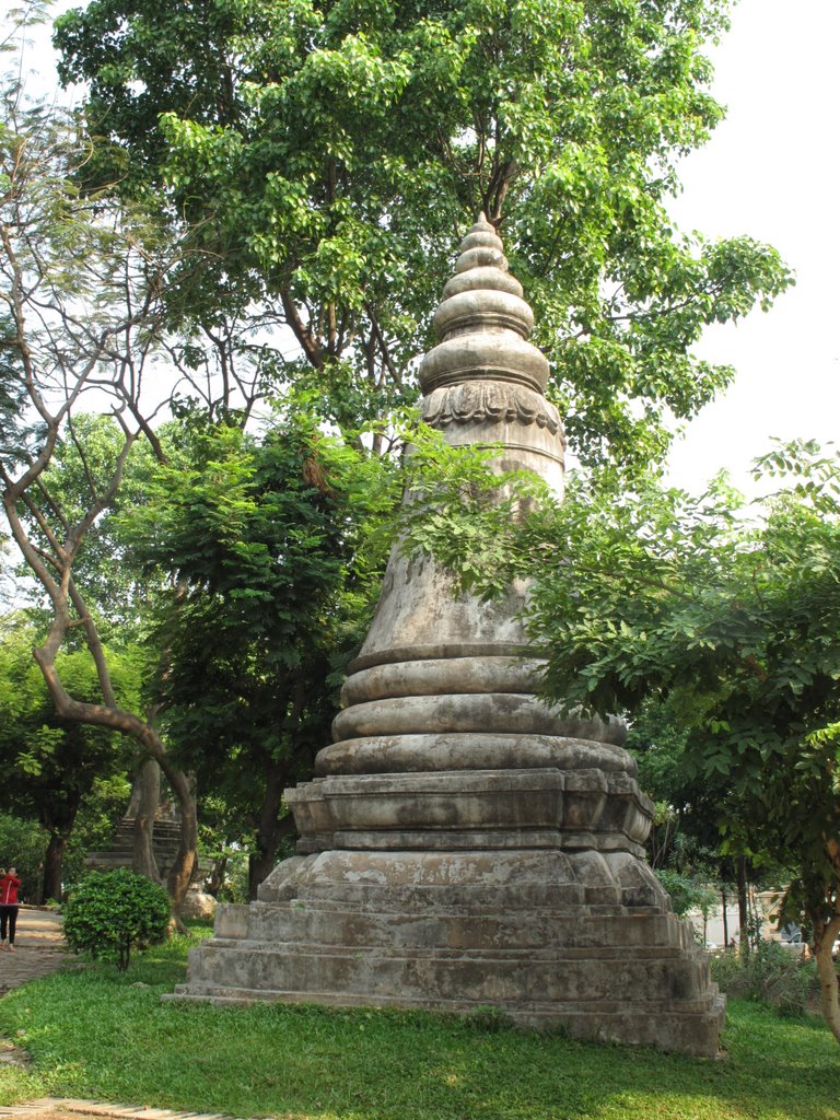 Tháp trong chùa Bà Penh by Ngọc Viên