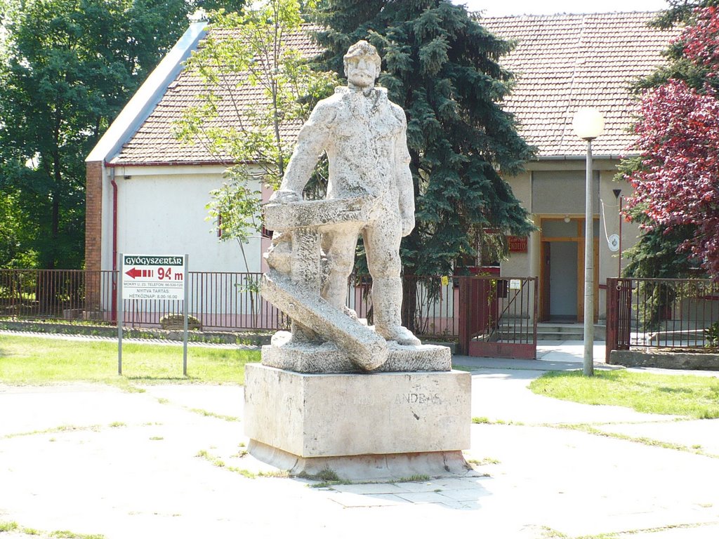 Áchim L András szobra by Pasenyka