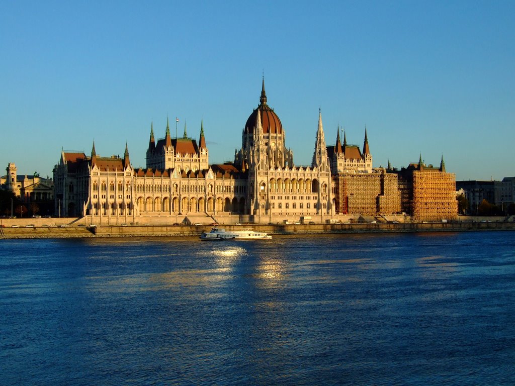 Budapest, Parlament by Remzső László