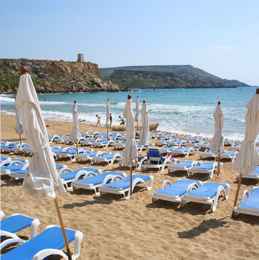 Pebbles Beach Bar Golden Sands by PierreAxiaq