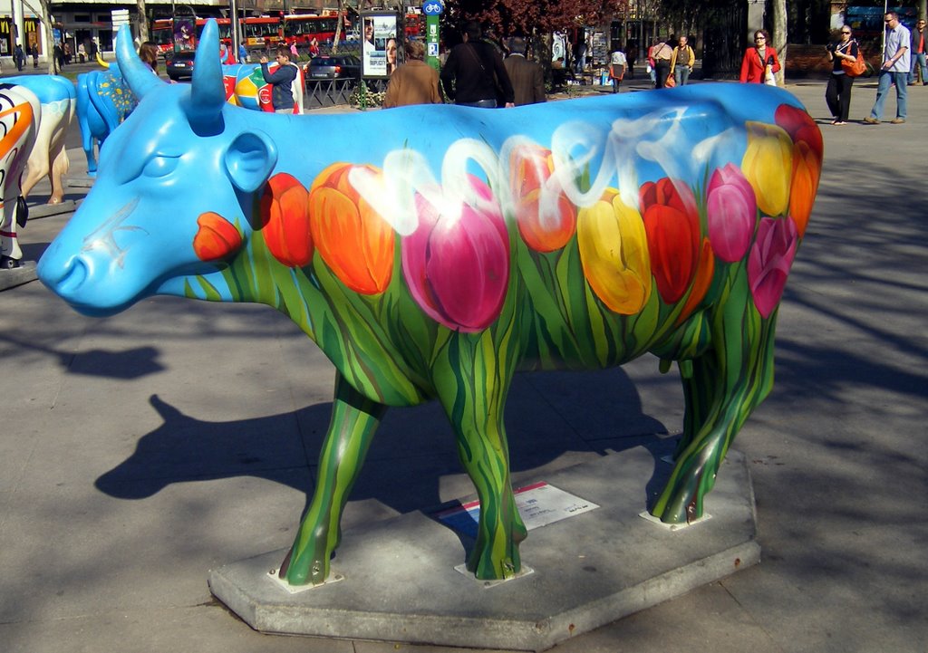 Cow nº 70: "Tulip Cow" (Artist: 6eran6) by Spiritualized Kaos